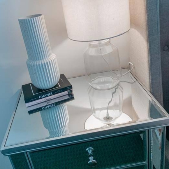 1 Little Luxury Book, The Story of the Iconic Fashion Designer - Picture 3 of 8